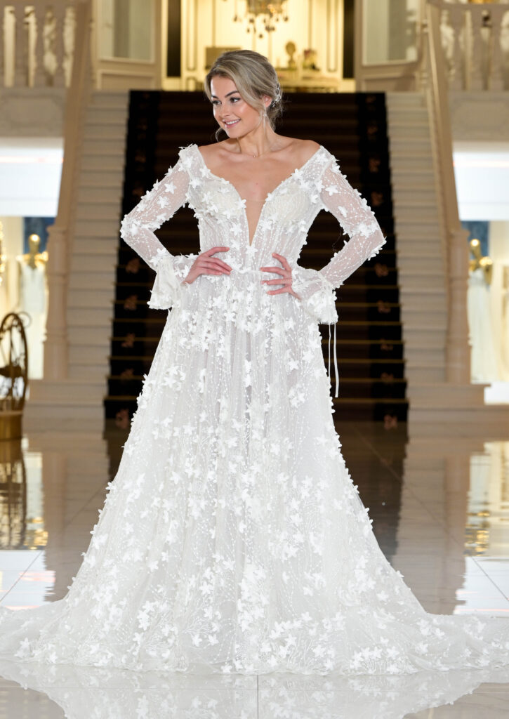 Ramona Koonings Couture KN2115 Rising