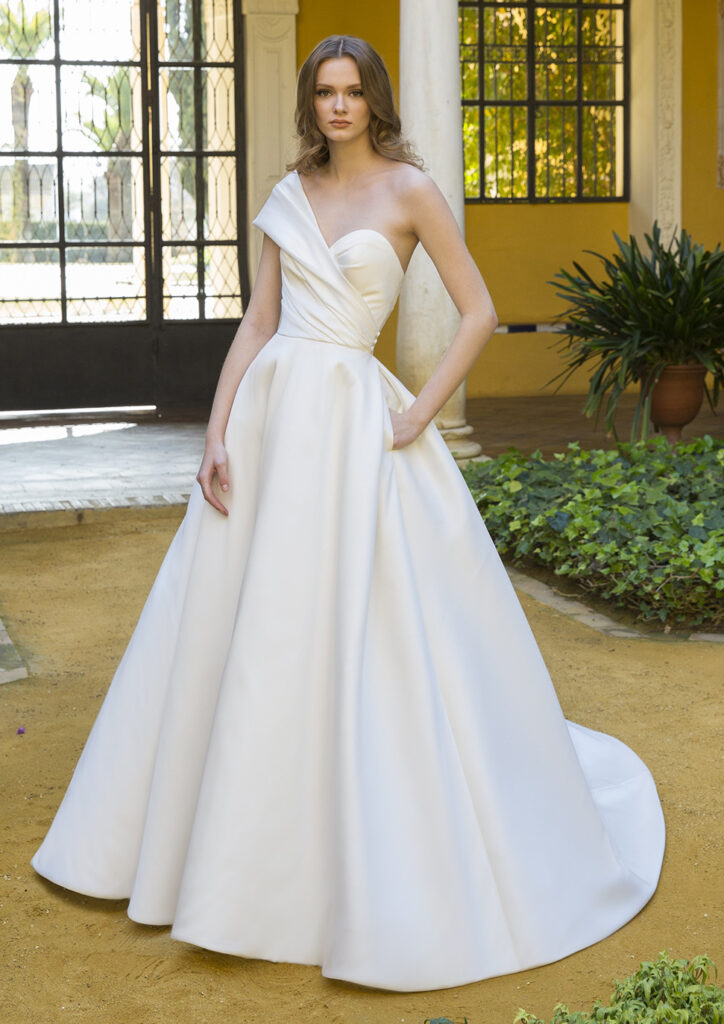 Enzoani Blue collection Peggy