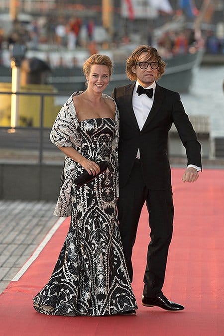 Prinses Annette van Oranje-Nassau, van Vollenhoven in een ontwerp van Addy van den Krommenacker