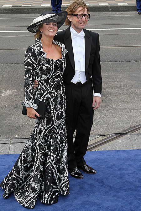 Prinses Annette van Oranje-Nassau, van Vollenhoven in een ontwerp van Addy van den Krommenacker