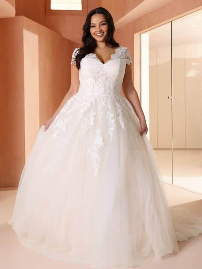 Azuree Bridal „Abigail Plus“-Hochzeitskleid bei Koonings