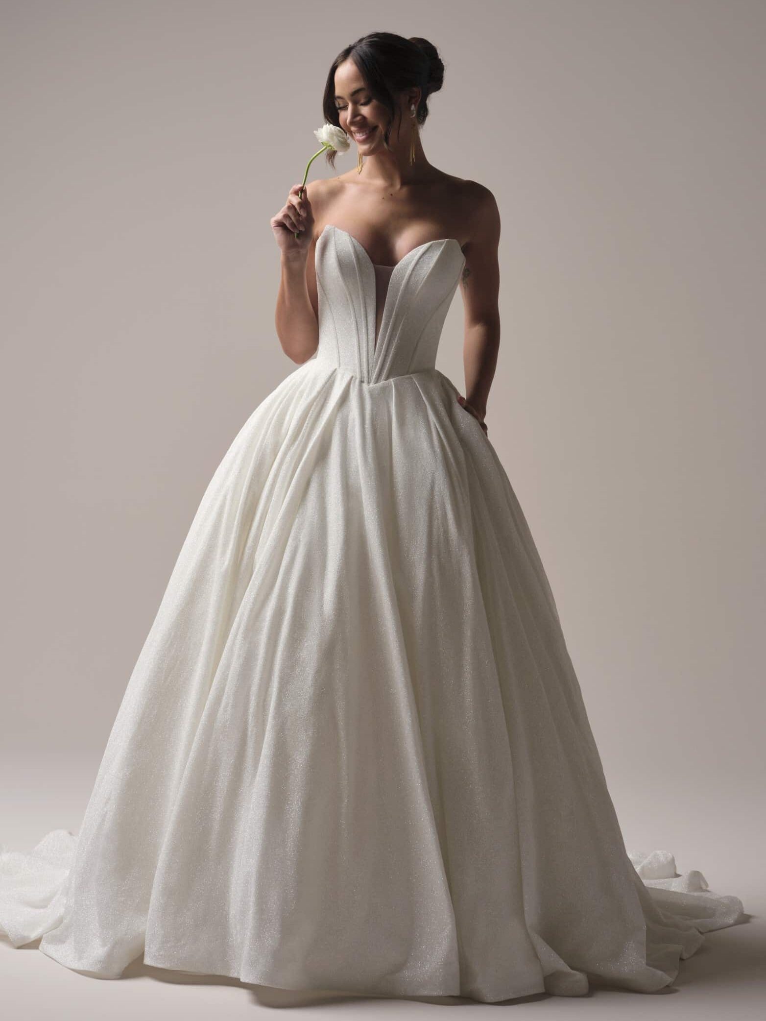 Robe de mariée « Derrick Royale » de Maggie Sottero Designs chez Koonings