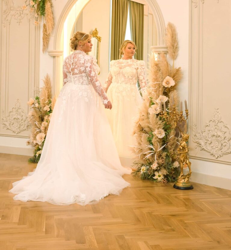 Robes de mariée grande taille : trouvez la robe parfaite pour toutes les silhouettes