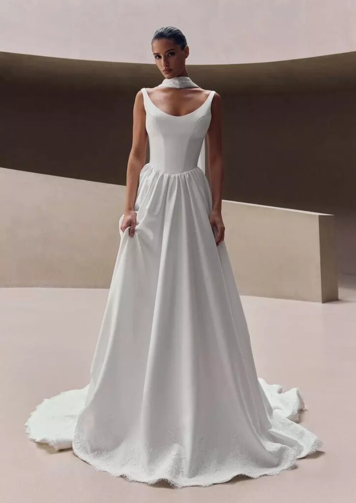 Milla Nova Enoria (with lacing, without hem lace at bottom)