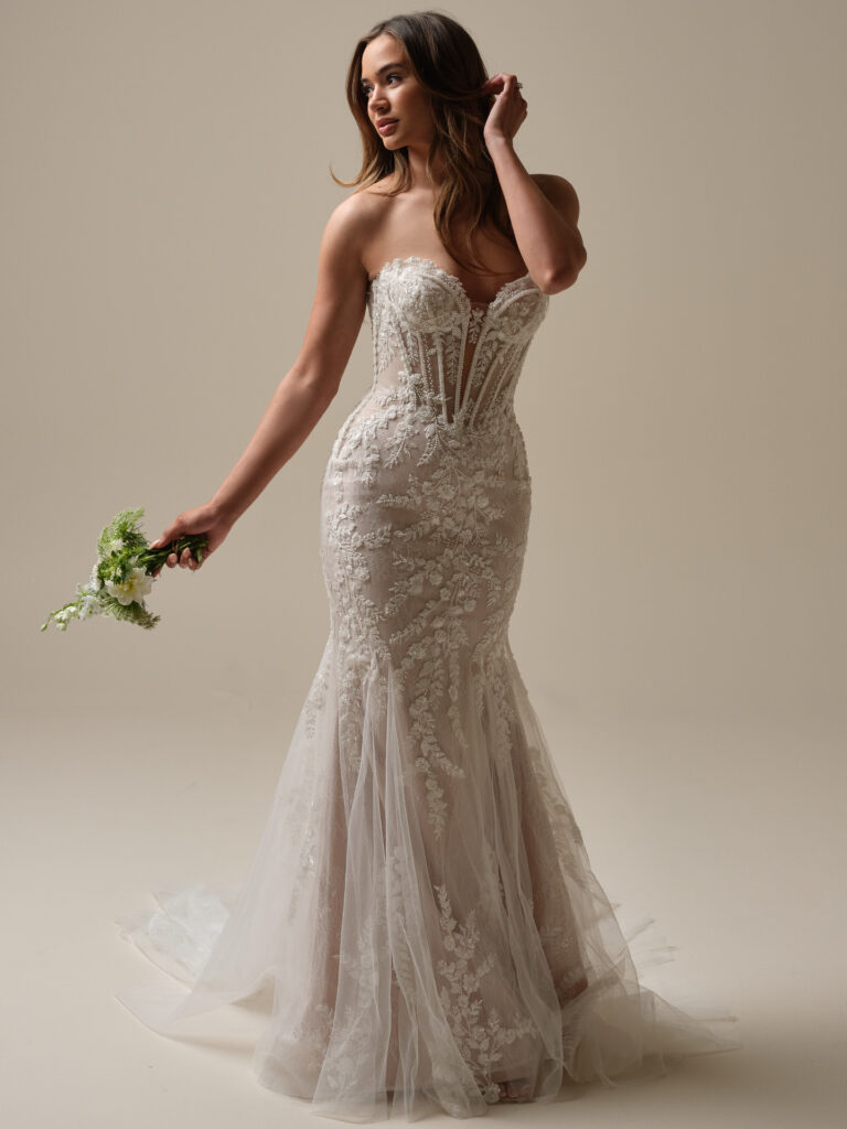 Maggie Sottero Designs BENJIE (25MB271A01 – Unlined bodice, Chantilly lace)