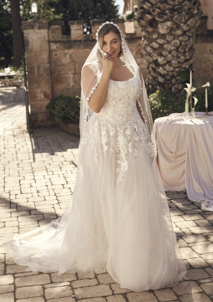 Modeca Curves Nia