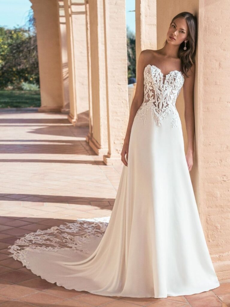 Enzoani Blue collection Ursina