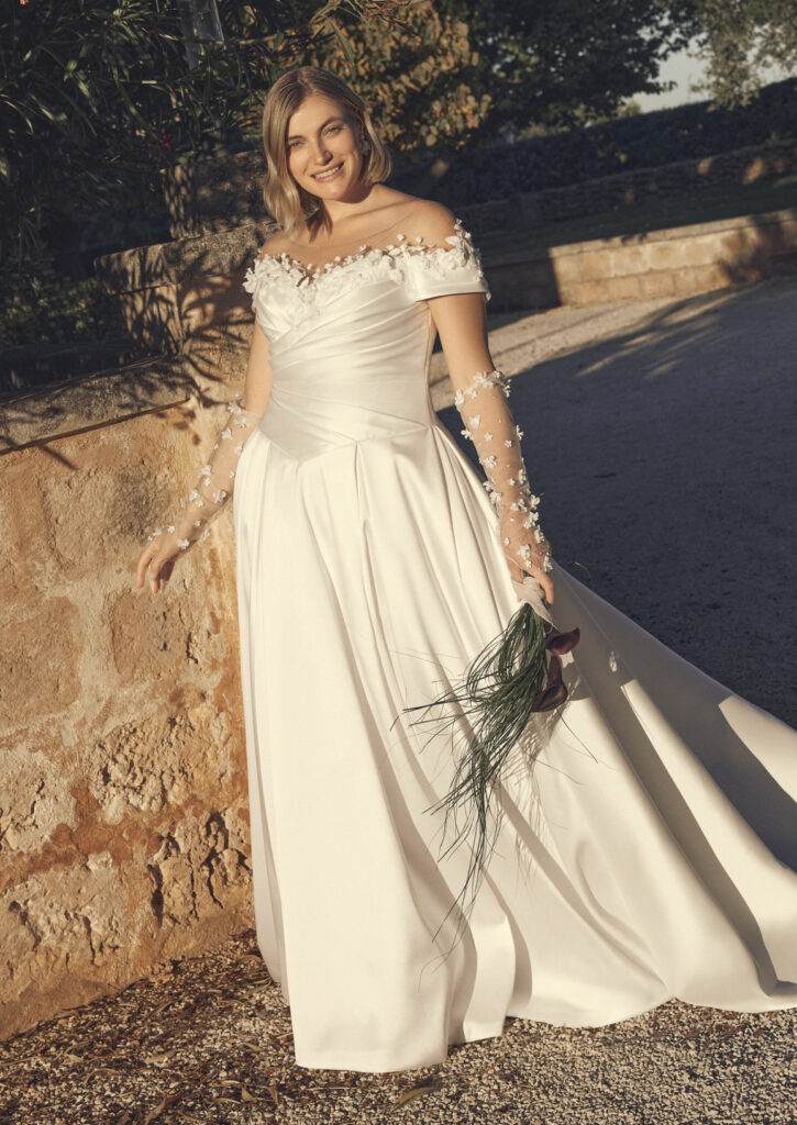Modeca Curves Noralyn